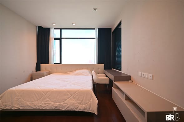 bedroom of Ivy Ampio