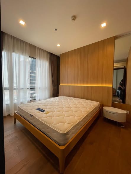 bedroom of Ivy Ampio