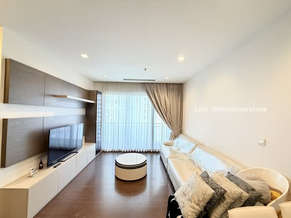 bedroom and living room of Ivy Ampio