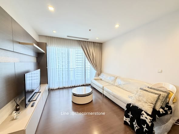 living room and bedroom of Ivy Ampio