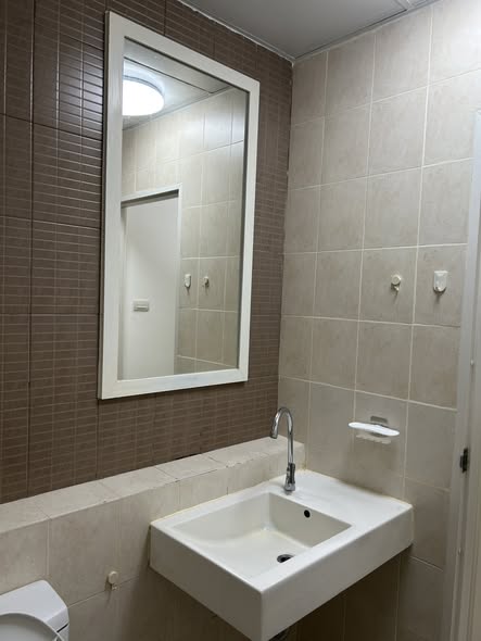 bathroom of IVY River Condo