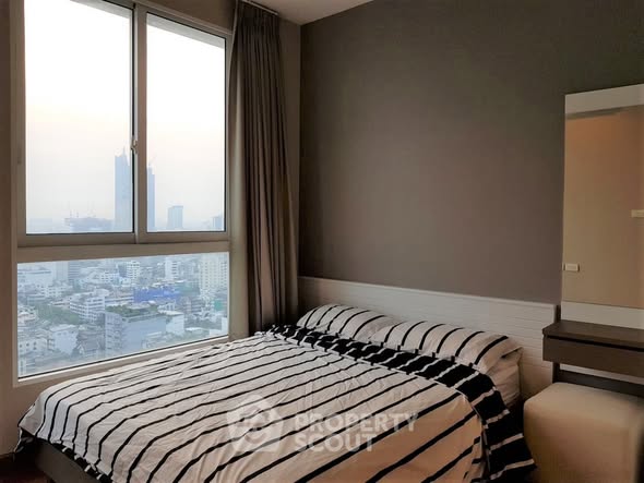 bedroom of Ivy Sathon 10