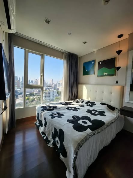 bedroom of IVY THONGLOR