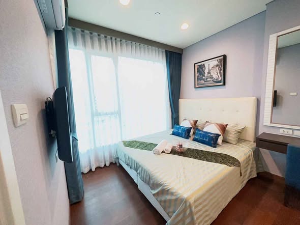 bedroom of IVY THONGLOR