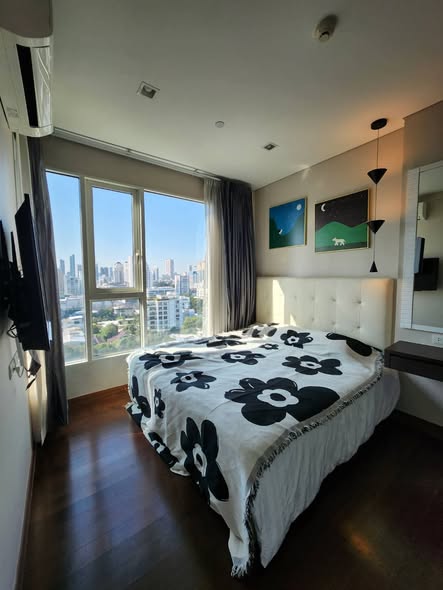 bedroom of IVY THONGLOR