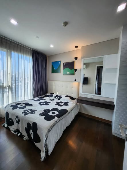 bedroom of IVY THONGLOR