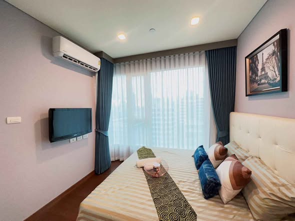 bedroom of IVY THONGLOR