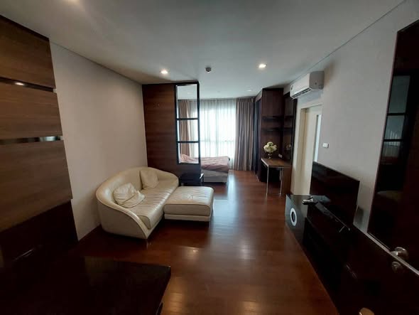 bedroom and living room of IVY THONGLOR