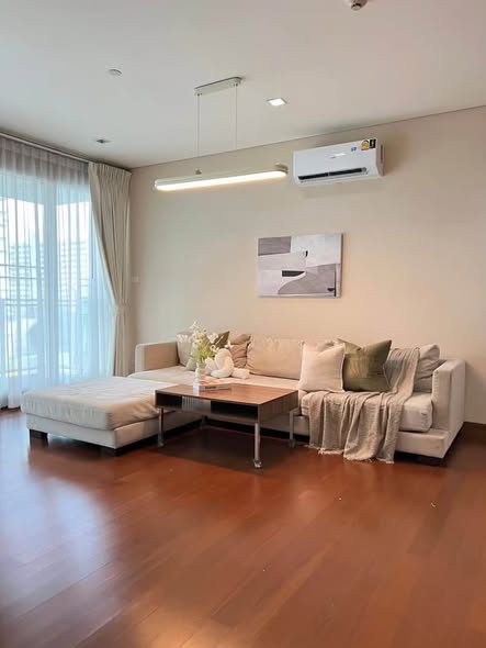living room and bedroom of IVY THONGLOR