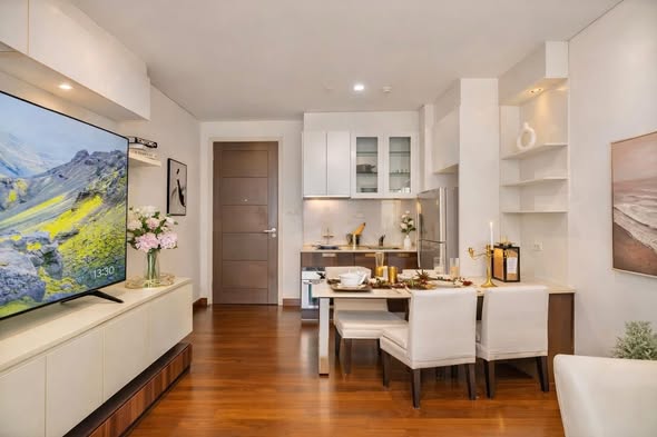 living room and kitchen of IVY THONGLOR