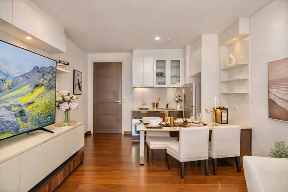 living room and kitchen of IVY THONGLOR