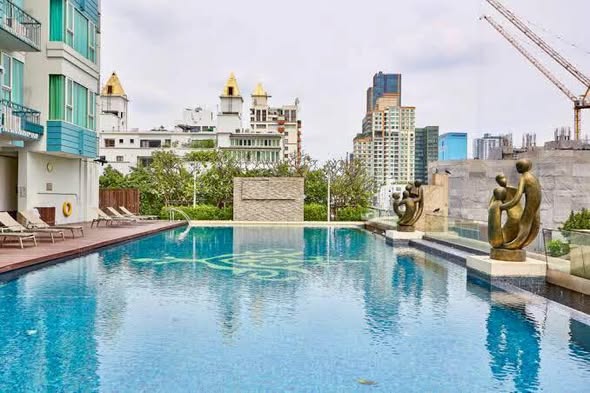 pool of IVY THONGLOR