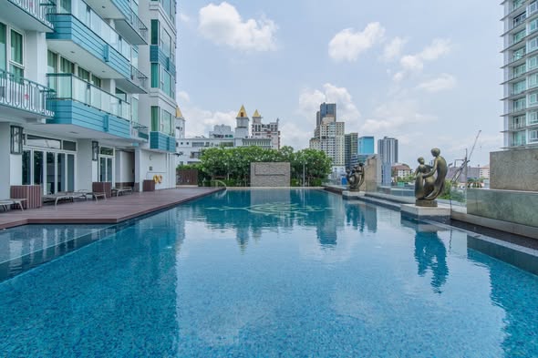 pool of IVY THONGLOR