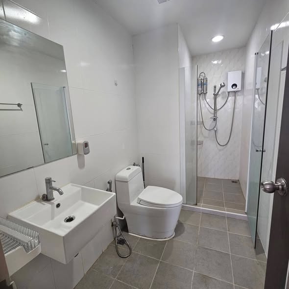 bathroom of J Condo Satorn-Kallaprapruk