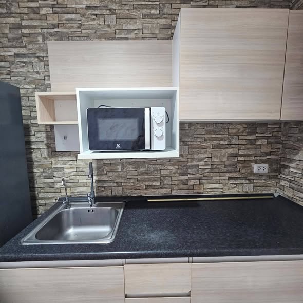 bathroom and kitchen of J Condo Satorn-Kallaprapruk