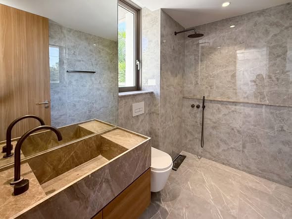 room interior and bathroom of K-House sukhumvit 71