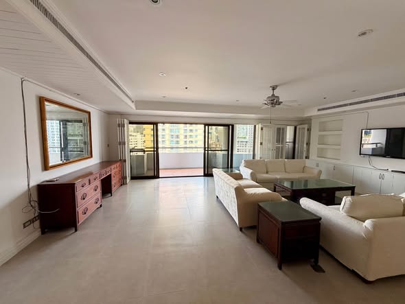 living room and room interior of Kallista Mansion