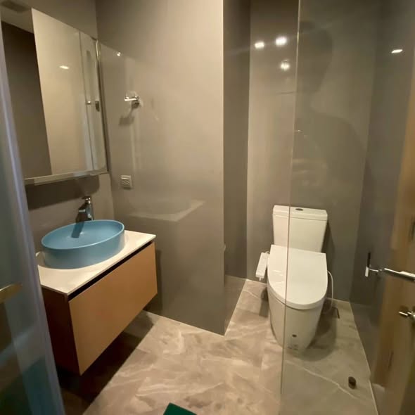 room interior and bathroom of Kawa Haus