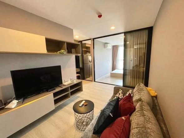 living room and bedroom of Kensington 63