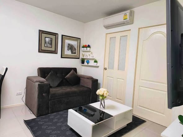bedroom and living room of Kensington Bearing