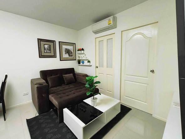 living room of Kensington Bearing