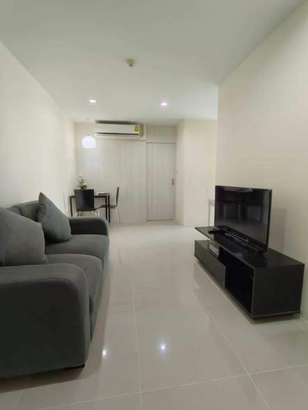 living room and bedroom of KES Ratchada Condominium