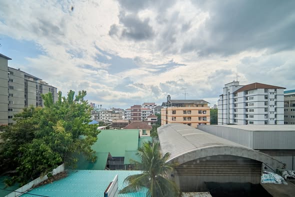 pool of KES Ratchada Condominium