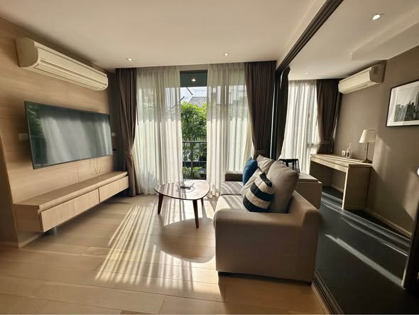 bedroom and living room of Klass Silom Condo