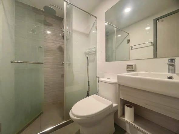 bathroom of Knightsbridge Collage Sukhumvit 107