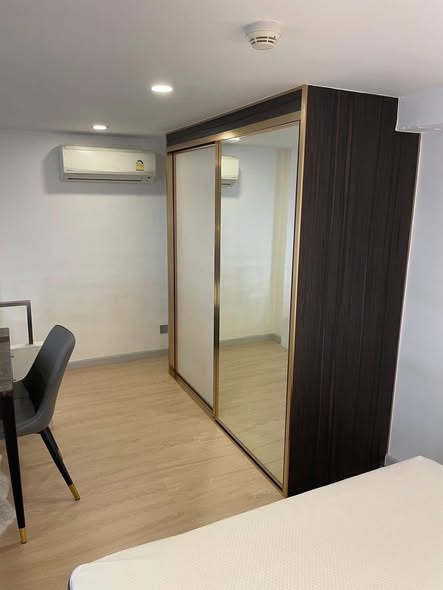 bedroom and room interior of KnightsBridge Prime Sathon