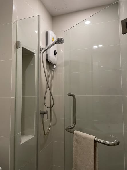room interior and bathroom of KnightsBridge Prime Sathon