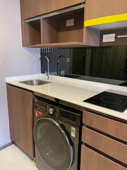 kitchen of KnightsBridge Space Ratchayothin