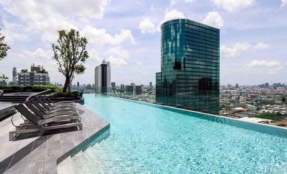pool of KnightsBridge Space Ratchayothin