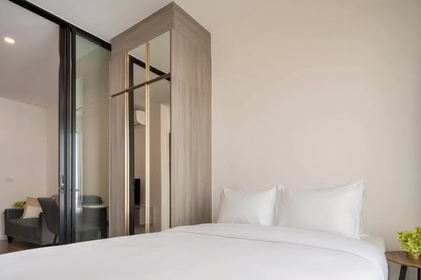 bedroom and room interior of Knightsbridge Sukhumvit-Thepharak