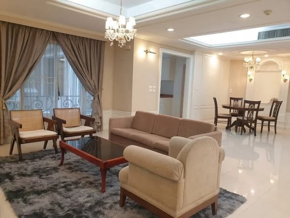 living room of La Vie en Rose Place