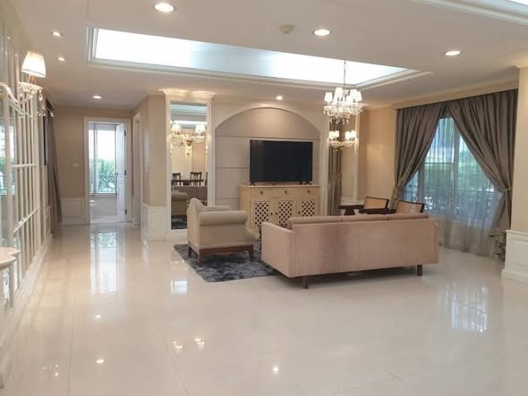 living room of La Vie en Rose Place