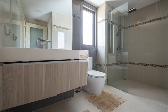 bathroom of Laguna Beach Resort 1