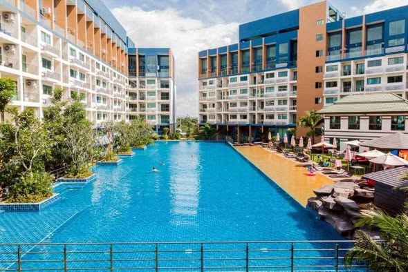 pool of Laguna Beach Resort 2