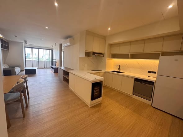 kitchen of Lake Avenue Condominium