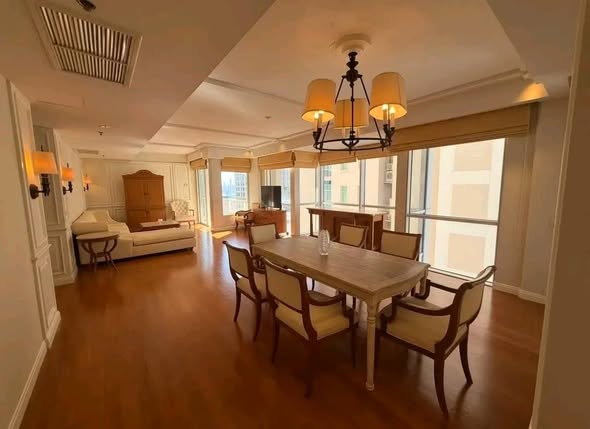 room interior of Langsuan Ville