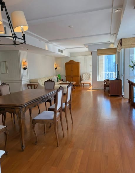 room interior of Langsuan Ville