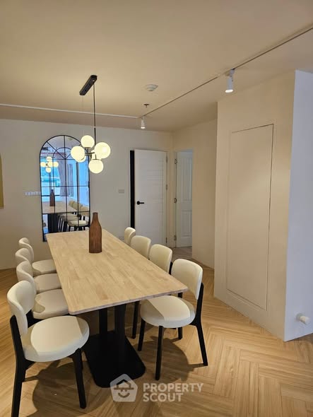 room interior of Las Colinas