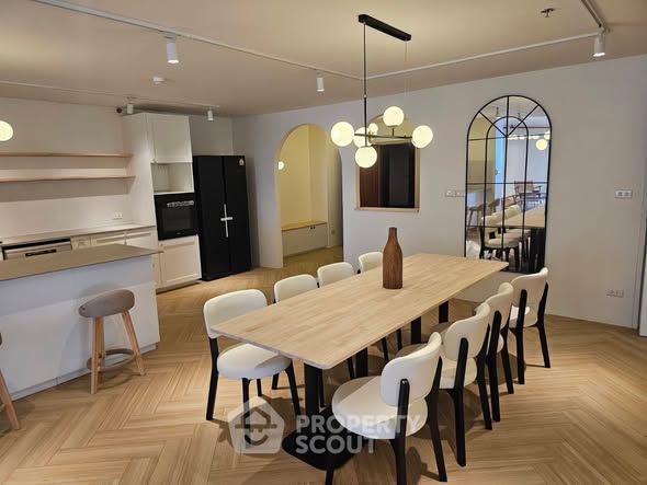 room interior and kitchen of Las Colinas