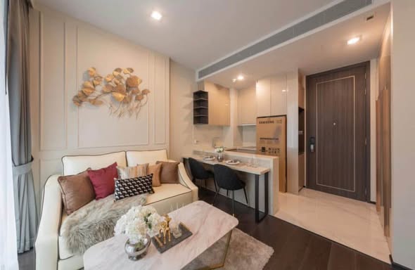 bedroom and living room of LAVIQ Sukhumvit 57