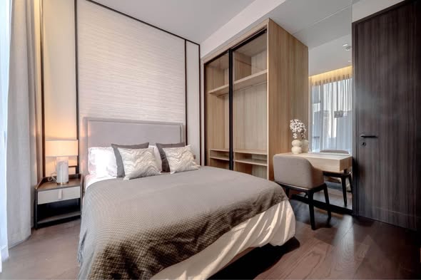 bedroom and room interior of LAVIQ Sukhumvit 57