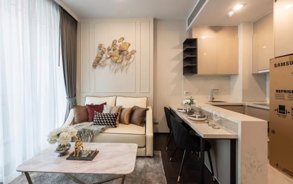 living room and bathroom of LAVIQ Sukhumvit 57