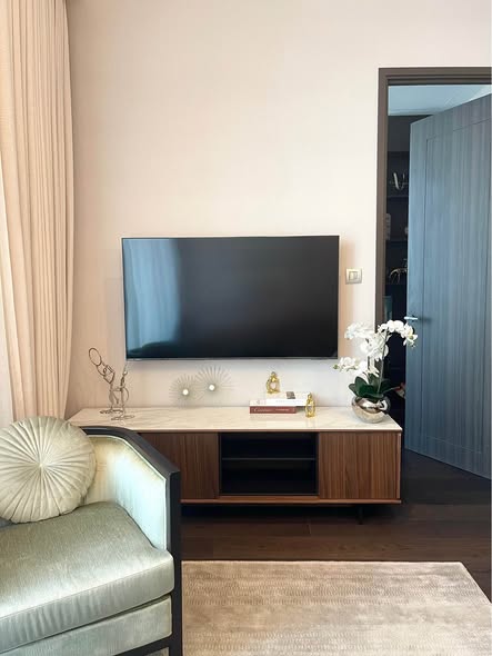 living room and room interior of LAVIQ Sukhumvit 57