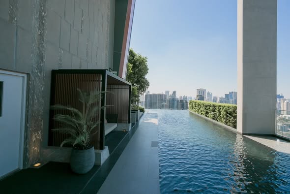 pool of LAVIQ Sukhumvit 57