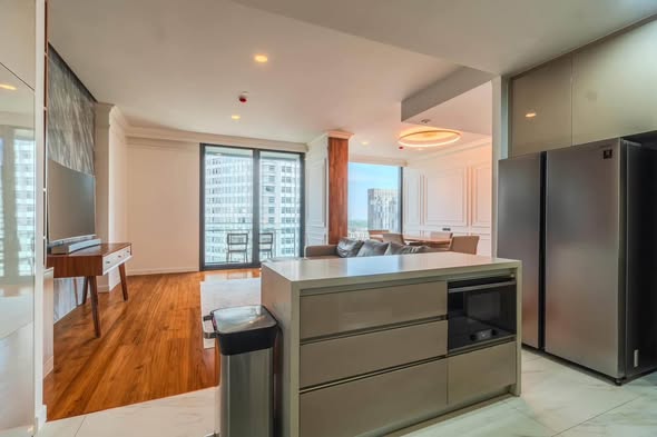 room interior and kitchen of LAVIQ Sukhumvit 57