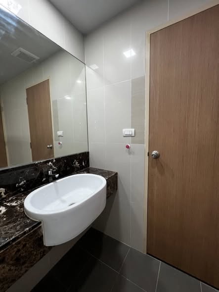 bathroom of Le Cote Sukhumvit 14